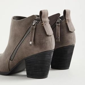 TORRID SIDE ZIP HEEL BOOTIE (WW)